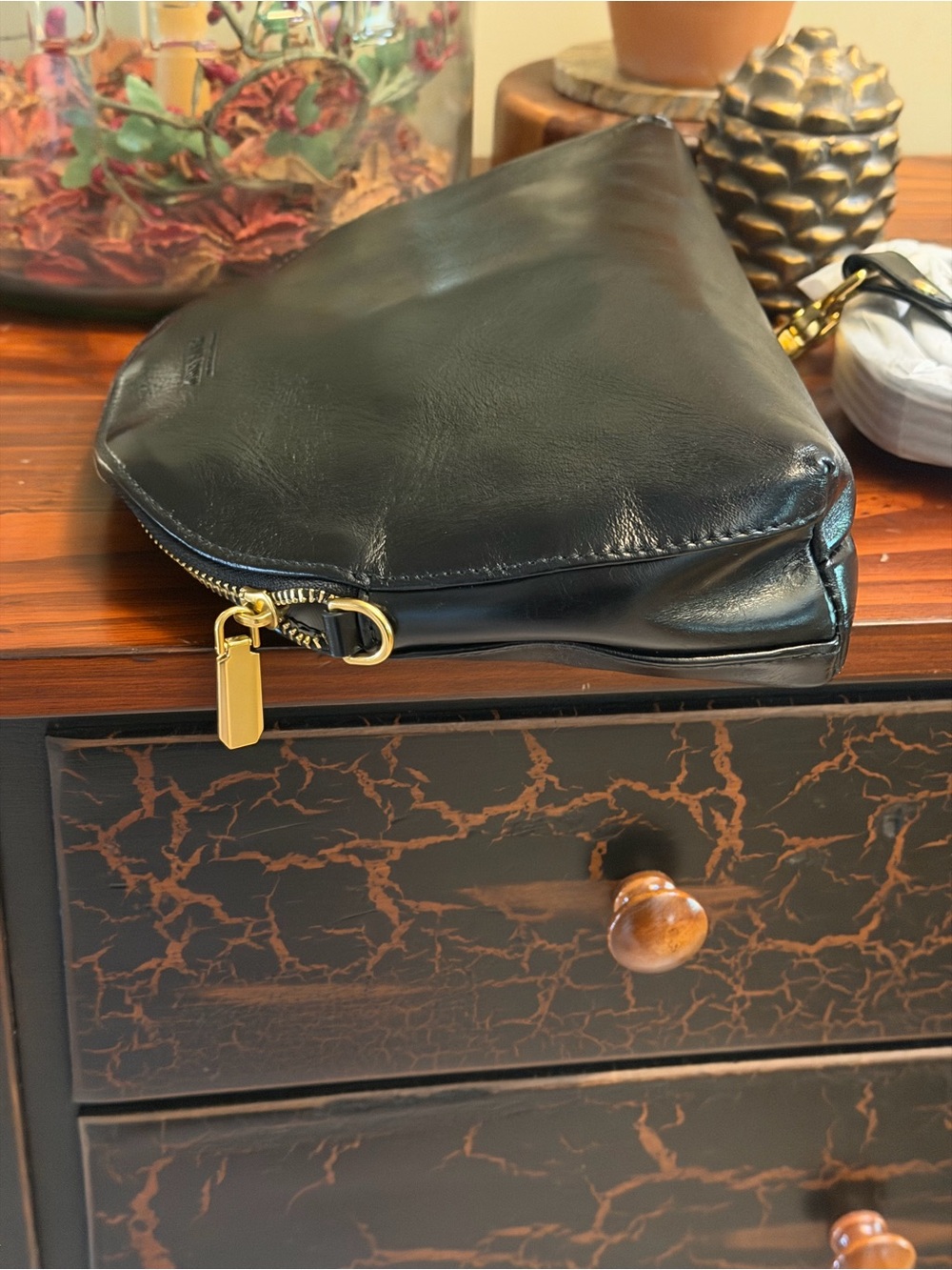 R.RIVETER women’s Hopper Crossbody Bag Black Leather - Picture 12 of 16